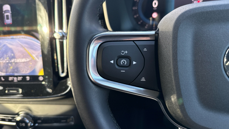 Volvo XC40 2.0 B3P Plus Dark 5dr Auto Petrol Estate